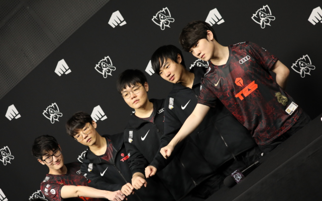 钟声敲响在 钟声敲响在